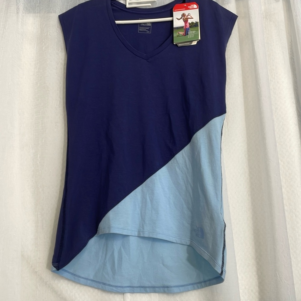 North face Women’s v-neck blue activewear top size small NWT